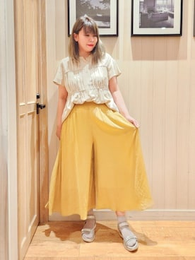「アイテム（パンツ、イエロー系）」を使った、れーやんさん（レディース・167cm）の夏コーディネート