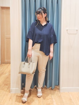 「SHOO・LA・RUE（シューラルー）の【洗濯後しわになりにくい/体型カバー】大人の抜け感 ポンチョ風ゆったりカラーシャツ（シャツ/ブラウス、ブルー系）」を使った、れーやんさん（レディース・168cm）の夏コーディネート