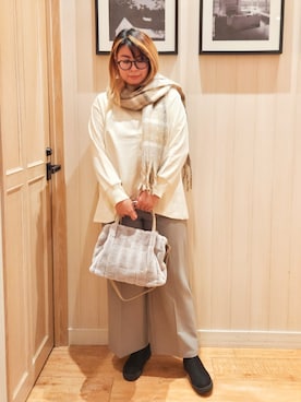 「アイテム（ストール/ショール）」を使った、れーやんさん（レディース・168cm）の秋コーディネート