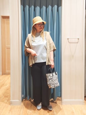 「SHOO・LA・RUE（シューラルー）の【洗濯後しわになりにくい/体型カバー】大人の抜け感 ポンチョ風ゆったりカラーシャツ（シャツ/ブラウス、ベージュ系）」を使った、れーやんさん（レディース・168cm）の夏コーディネート