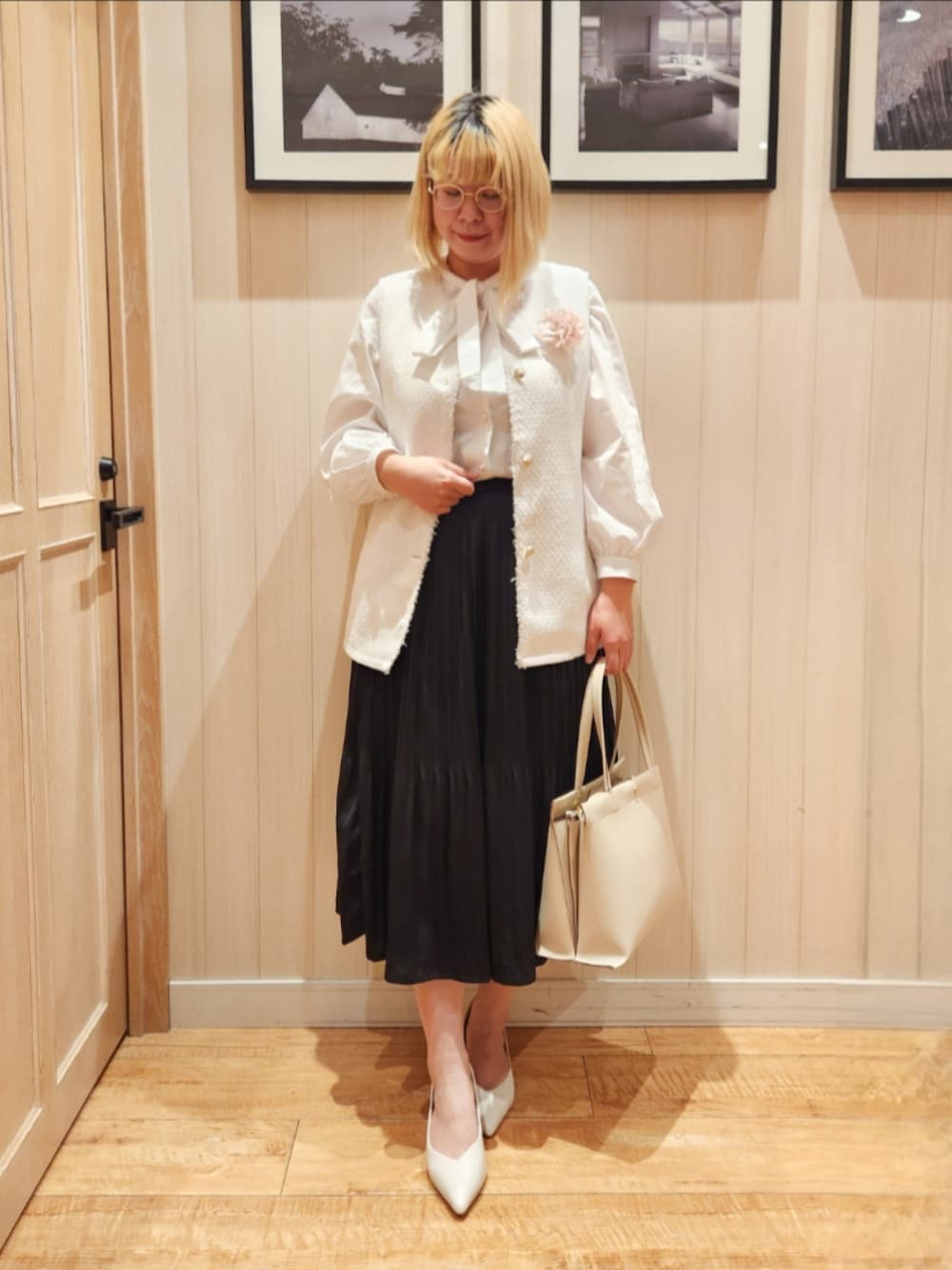 「パンプス、スカート、ツイード、大人コーデ、ジレ、セレモニー、新生活、シューラルー、体型カバー、骨格ウェーブ」｜「SHOO・LA・RUEの【セレモニーからデイリーまで】フリンジ ツイードジレ（ベスト、ベージュ系）」を使った、れーやんさん（レディース・167cm）の春コーディネートの1枚目の写真