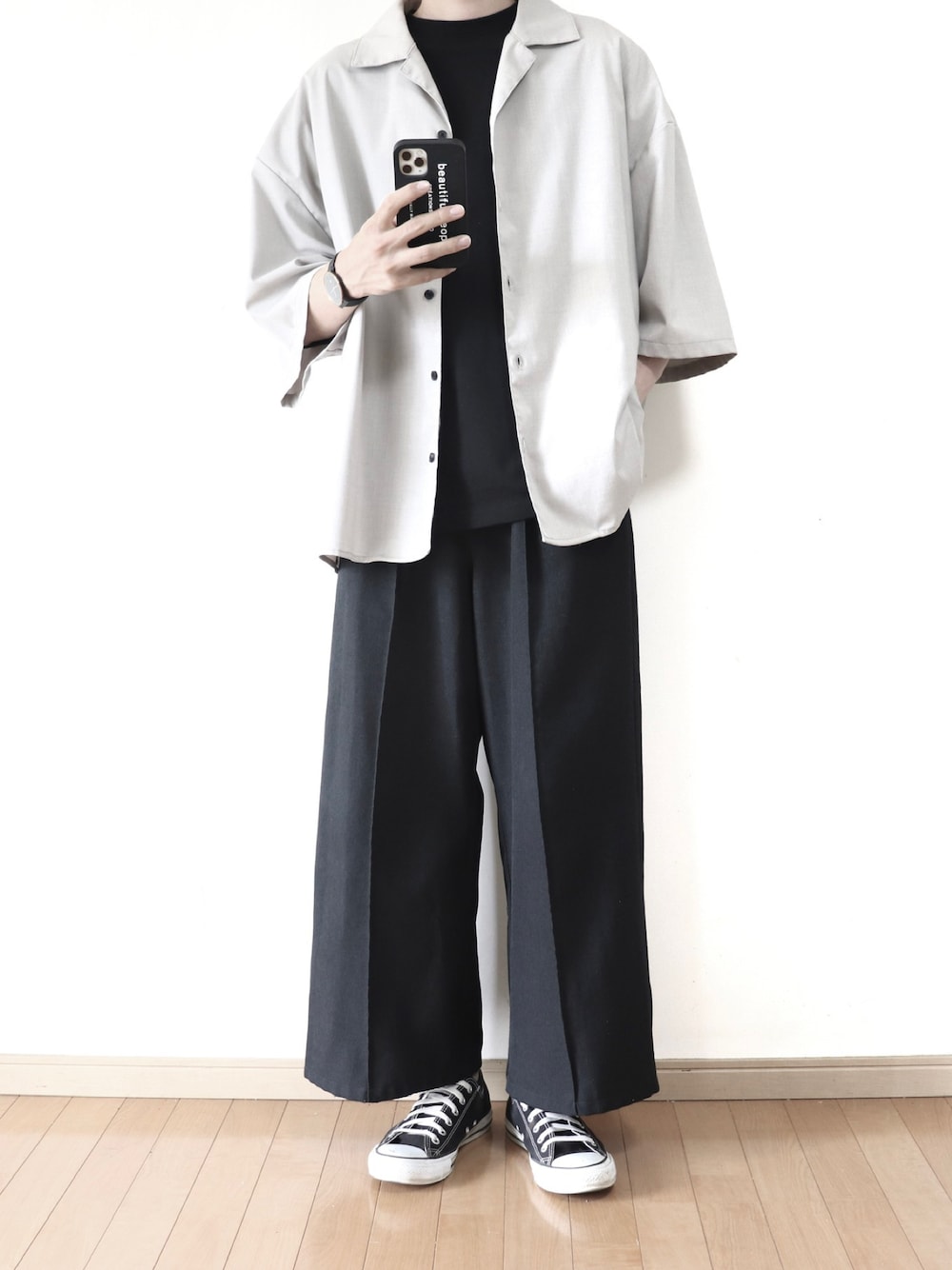 「シンプルコーデ、シンプル、シャツスタイル、ゆるコーデ、夏コーデ、オープンカラーシャツ、ワイドパンツ、モノトーン、コンバース、きれいめカジュアル、Tシャツ、ootd」｜「remerのloose vintage open collar shirt/ルーズヴィンテージオープンカラーシャツ（シャツ/ブラウス、ベージュ系）」を使った、Yuiさん（メンズ・168cm）の夏コーディネートの1枚目の写真