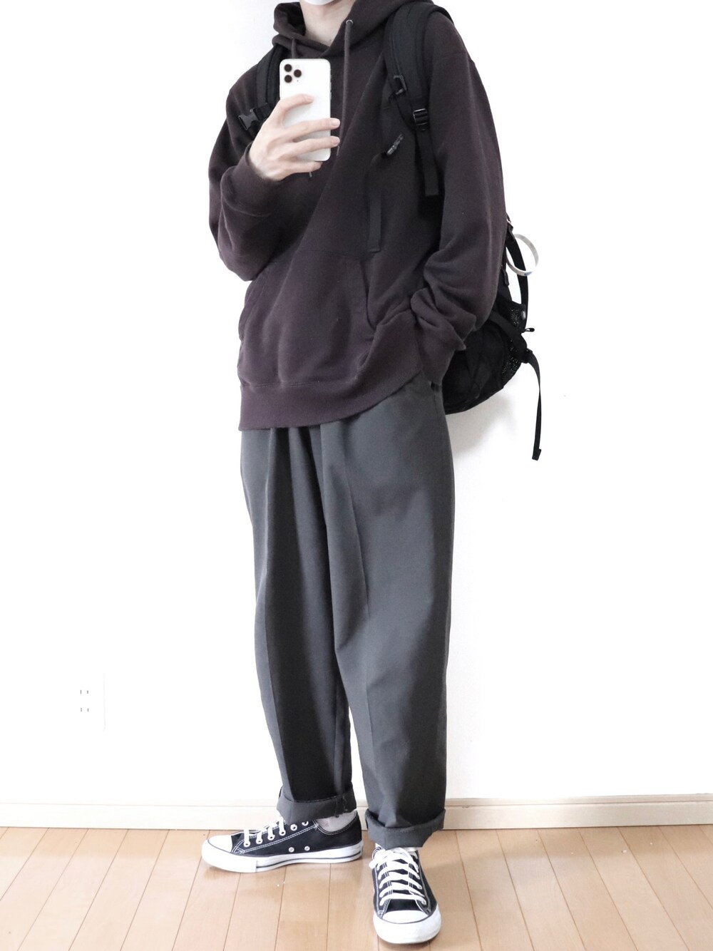 「春服デビュー宣言、シンプル、シンプルコーデ、ゆるコーデ、春コーデ、秋冬コーデ、パーカー、ワイドパンツ、コンバース、リュック、UNIQLO、グローバルワーク(GLOBAL WORK)、プチプラ、カジュアル、ootd」｜「GLOBAL WORKのソフトツイスト裏起毛フード/864479（パーカー、ブラウン系）」を使った、Yuiさん（メンズ・168cm）の春コーディネートの1枚目の写真
