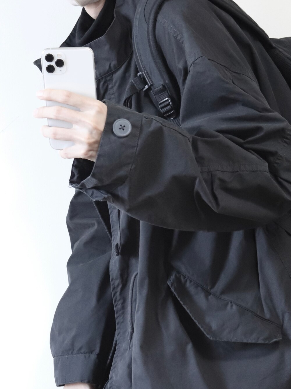 「ファッションを楽しもう、WEARyouthコーデ、シンプル、シンプルコーデ、ゆるコーデ、秋コーデ、秋冬コーデ、モノトーン、ブラック、リュック、モッズコート、きれいめカジュアル」｜「remerの【M65】loose military coat (3WAY) / M65ルーズミリタリーコート【キルティングライナーセット】（その他アウター、グレー系）」を使った、Yuiさん（メンズ・168cm）の秋コーディネートの1枚目の写真
