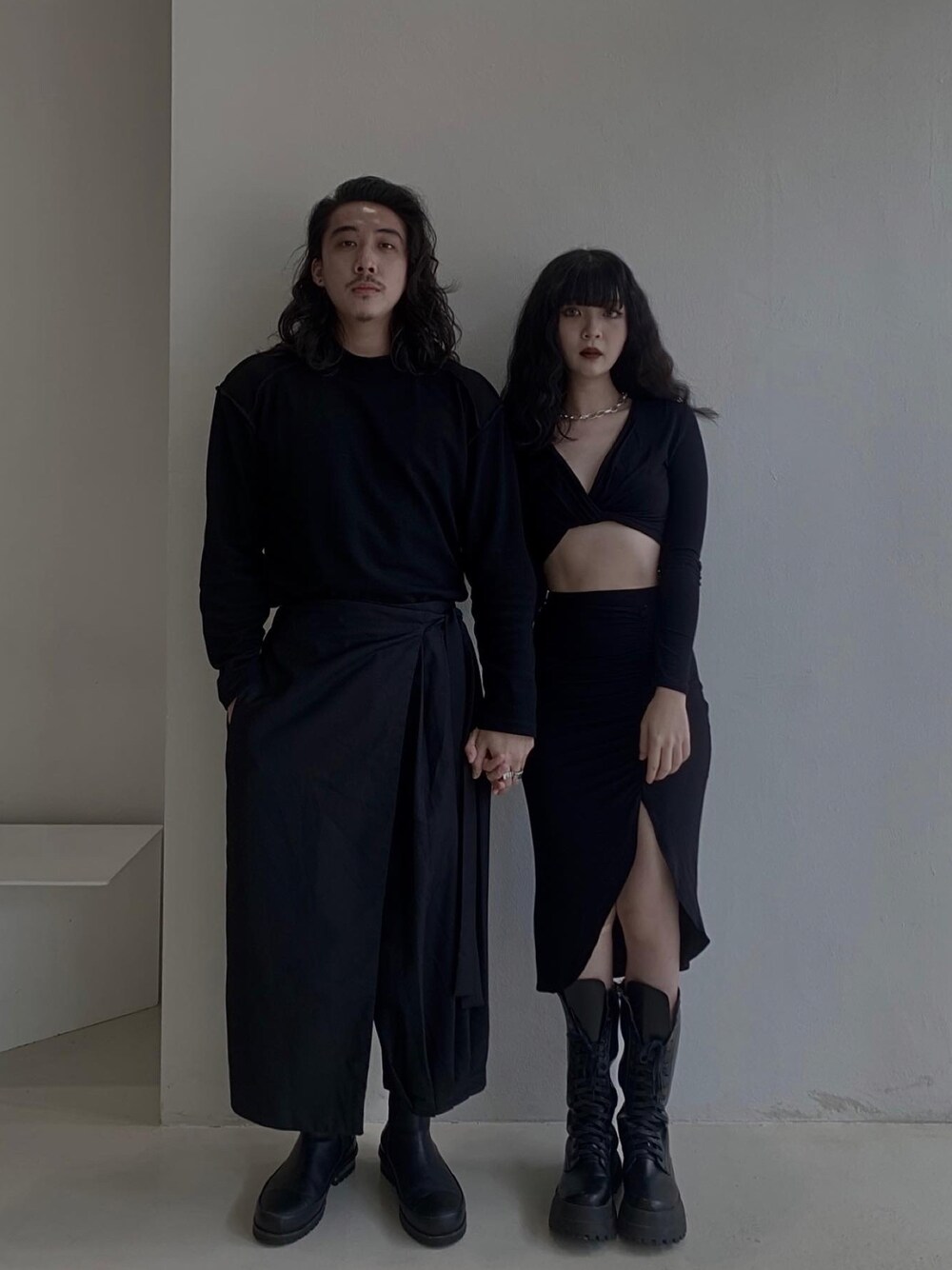 「summer、girl、baby、kicks、black、couple」｜「daddyissuesのアイテム（ブーツ、ブラック系）」を使った、QiQi Tanさん（レディース・167cm）の冬コーディネートの1枚目の写真