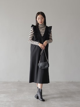 「アイテム（ジャンパースカート）」を使った、HERENCIA_SNAP さん（レディース・165cm）の冬コーディネート