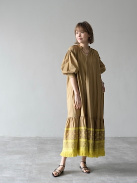 「アイテム（ワンピース/ドレス、ベージュ系）」を使った、HERENCIA_SNAP さん（レディース・165cm）の春コーディネート