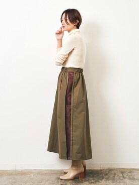 「HERENCIA（ヘレンチア）のサイドメッシュライン ナイロン タッサー セミフレア スカート（スカート）」を使った、HERENCIA_SNAP さん（レディース・165cm）の冬コーディネート