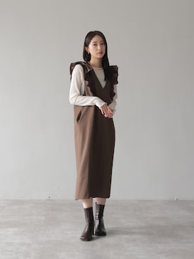 「アイテム（ジャンパースカート）」を使った、HERENCIA_SNAP さん（レディース・165cm）の冬コーディネート