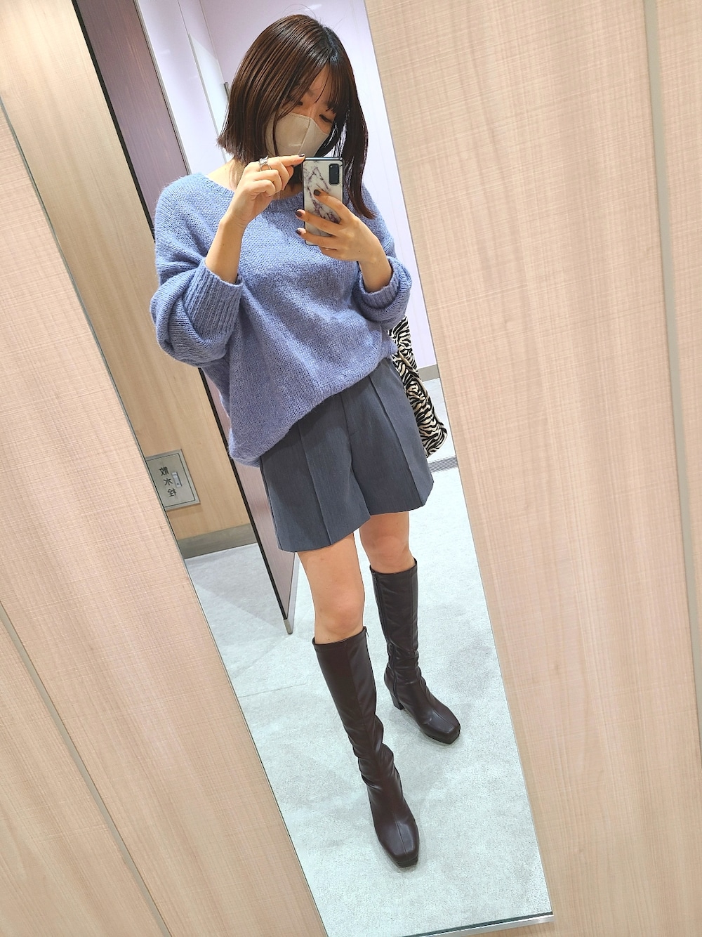 「休日スタイル、ブーツスタイル、ニット、秋のコーデ、ゆるコーデ」｜「mysticのモヘアシアーニット（ニット/セーター、ブルー系）」を使った、絵さん（レディース・160cm）の秋コーディネートの1枚目の写真