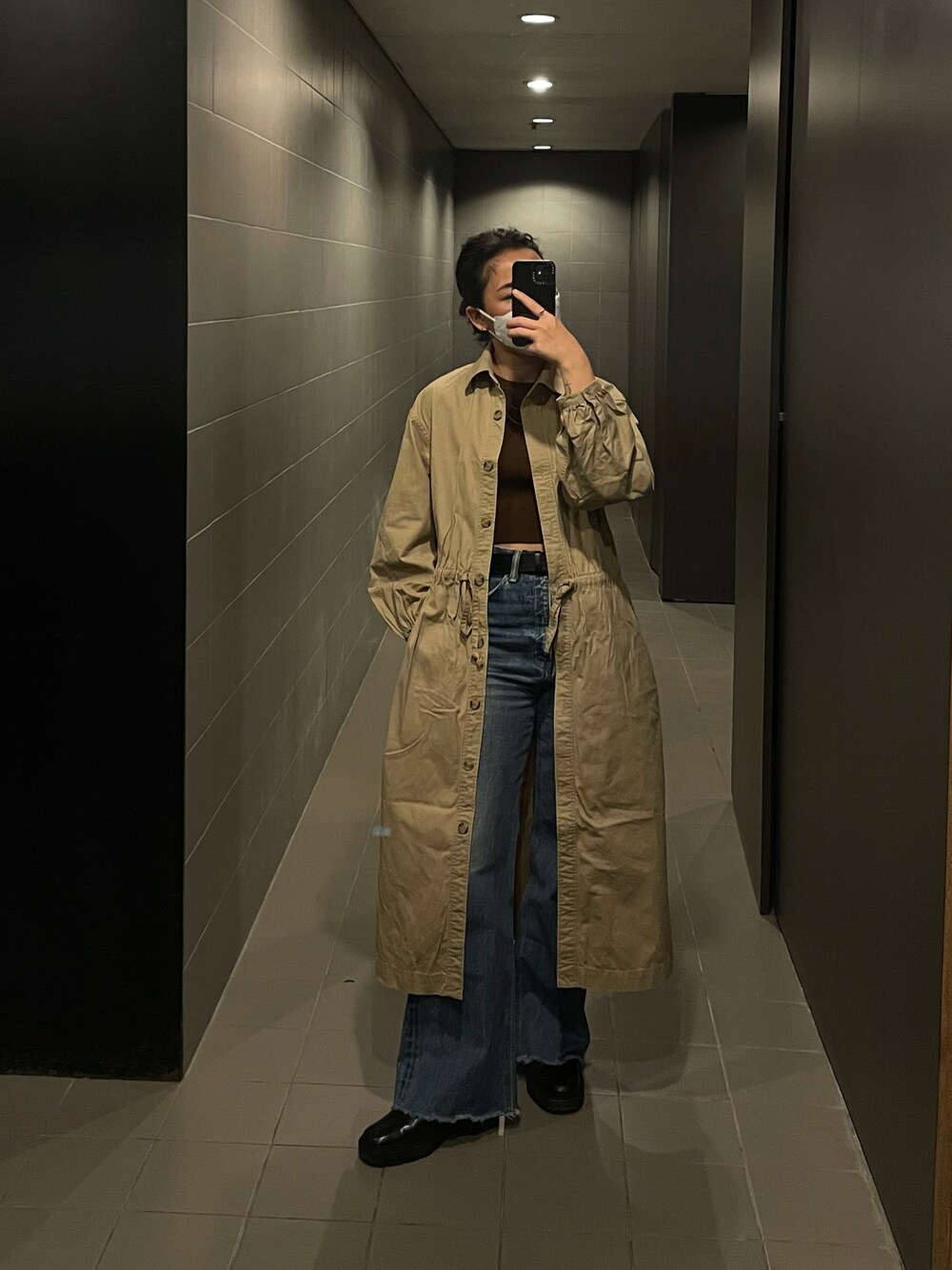 「office style」｜「SLYのアイテム（デニムパンツ、ブルー系）」を使った、hoyeekongさん（レディース・157cm）の冬コーディネートの1枚目の写真