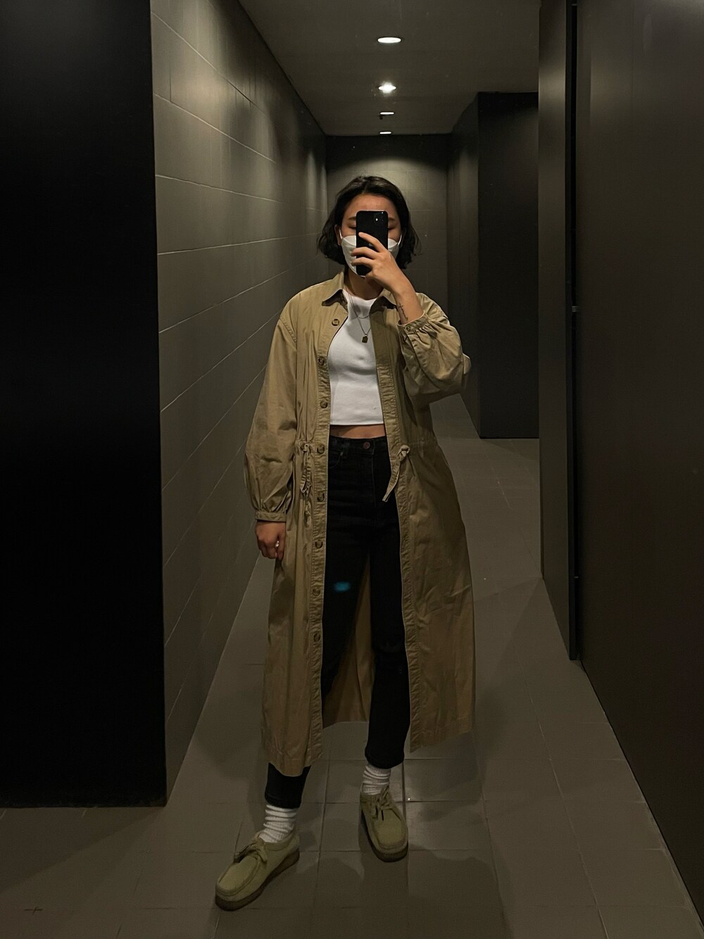 「office style」｜「Clarks Originalsのアイテム（ローファー、ベージュ系）」を使った、hoyeekongさん（レディース・157cm）の春コーディネートの1枚目の写真