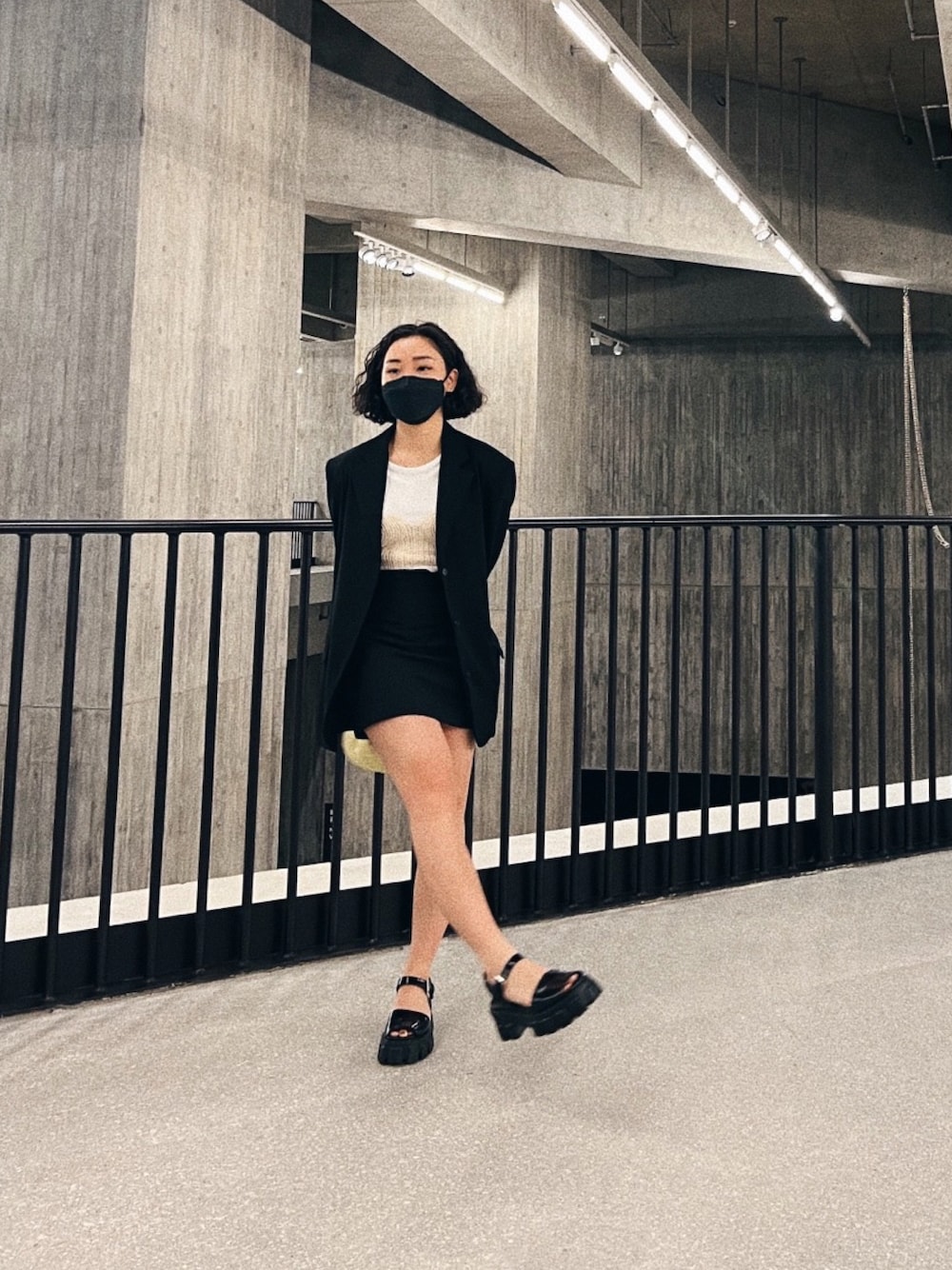 「PRADAのアイテム（サンダル、ブラック系）」を使った、hoyeekongさん（レディース・157cm）の春コーディネートの1枚目の写真