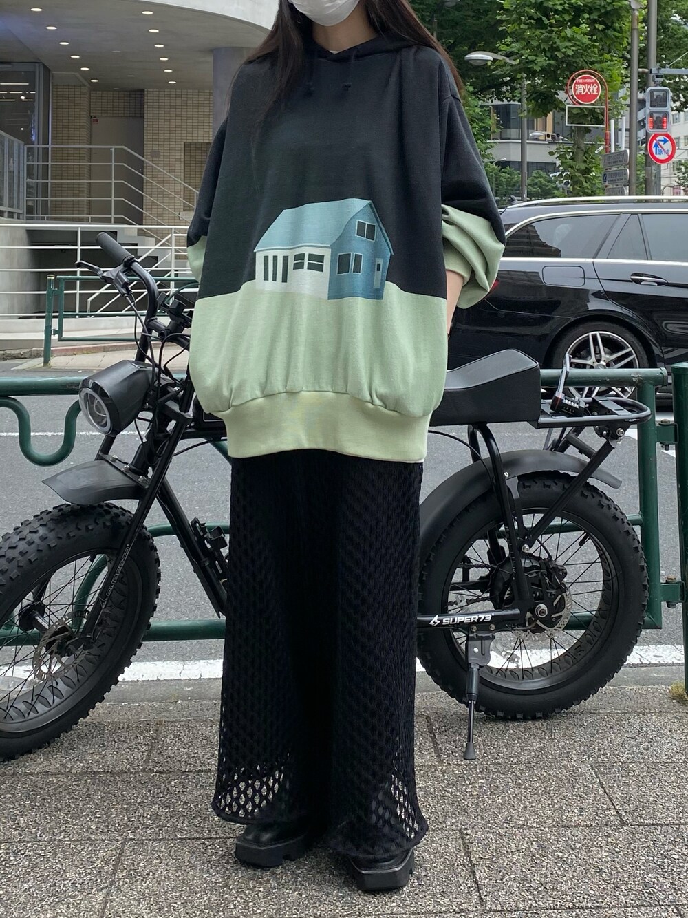 「ROYAL FLASH、UNDER COVER、AULA AILA」｜「AULA AILAのアイテム（パンツ、ブラック系）」を使った、照井千尋さん（レディース・163cm）の夏コーディネートの1枚目の写真