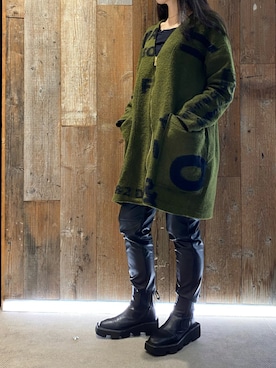 「KMRii（ケムリ）のアイテム（トップス）」を使った、照井千尋さん（レディース・163cm）の秋コーディネート