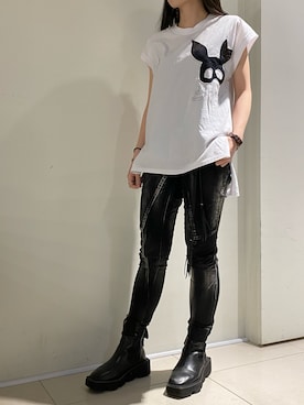 「KMRii（ケムリ）のアイテム（パンツ）」を使った、照井千尋さん（レディース・163cm）の春コーディネート