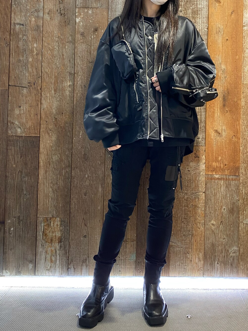「ROYAL FLASH、KMRii、SHARE SPIRIT、phingerin」｜「PHINGERINのアイテム（ジャケット/アウター、ブラック系）」を使った、照井千尋さん（レディース・163cm）の冬コーディネートの1枚目の写真