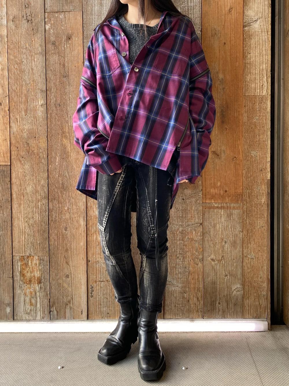「FACETASMのアイテム（シャツ/ブラウス、パープル系）」を使った、照井千尋さん（レディース・163cm）の春コーディネートの1枚目の写真