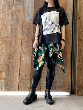 「KMRii（ケムリ）のアイテム（パンツ）」を使った、照井千尋さん（レディース・163cm）の春コーディネート