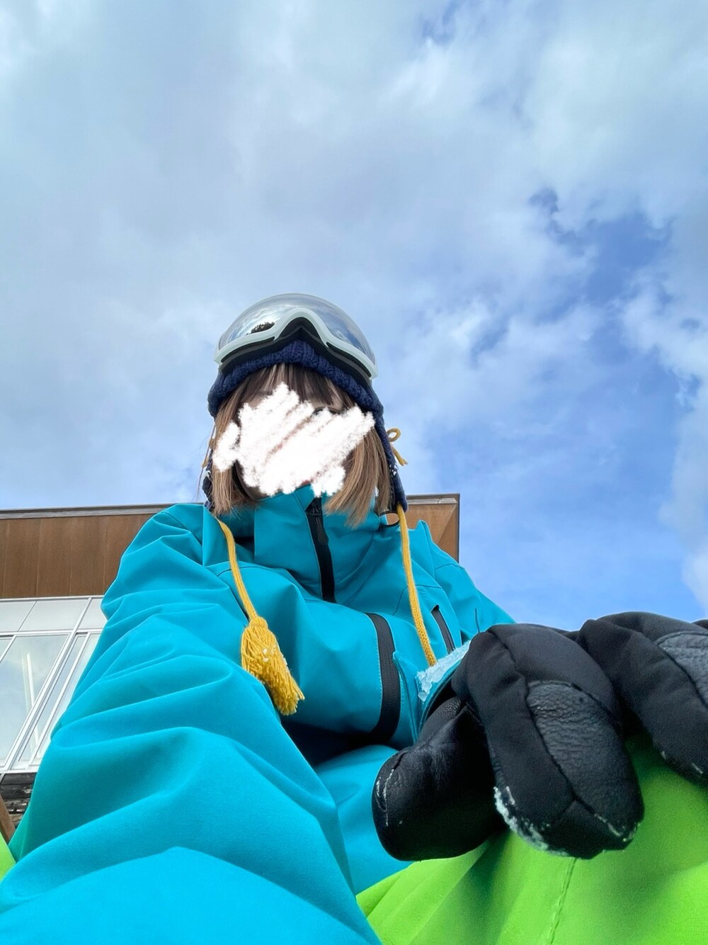 「休日スタイル、ootd、冬、スノボスタイル、いいね、save、フォローお願いします🤑、ニット帽、低身長、低身長コーデ、低身長女子、お洒落さんとつながりたい、冬コーデ、蛍光カラー、tipコーデ、おしゃれさんと繋がりたい、ciaopanic」｜「CIAOPANICの【12/15(日)11:00～販売開始】【Me＋Me/ミープラスミー】ポンポン付き紐付きニット帽（ニットキャップ/ビーニー、ブルー系）」を使った、るる 🥦低身長コーデ🥬さん（レディース・149cm）の冬コーディネートの1枚目の写真