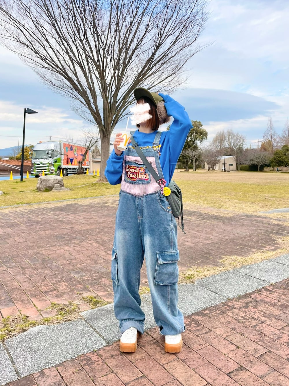 「春めき満開コーデ、古着MIX、春コーデ、休日スタイル、ラクチンコーデ、お出かけコーデ、ラフコーデ、リラックススタイル、ピクニック、はるコーデ、カジュアルガーリー、低身長、低身長コーデ、いいね、save、フォローお願いします🤑、休日」｜「rastart home madeのアイテム（サロペット/オーバーオール、ブルー系）」を使った、るる 🥦低身長コーデ🥬さん（レディース・149cm）の春コーディネートの1枚目の写真