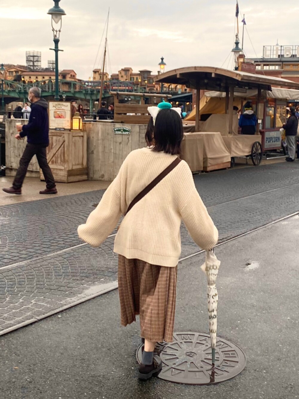 「春コーデ、淡色コーデ、淡色女子、お出かけコーデ、ディズニーコーデ、おしゃれさんと繋がりたい、いいね、save、フォローお願いします🤑、カーディガン、ガーリー、春、低身長、低身長コーデ、エヘカソポ、ehkasopo、雨の日コーデ」｜「ehka sopoのチャイナ釦カーディガン（カーディガン/ボレロ、ホワイト系）」を使った、るる 🥦低身長コーデ🥬さん（レディース・149cm）の春コーディネートの1枚目の写真