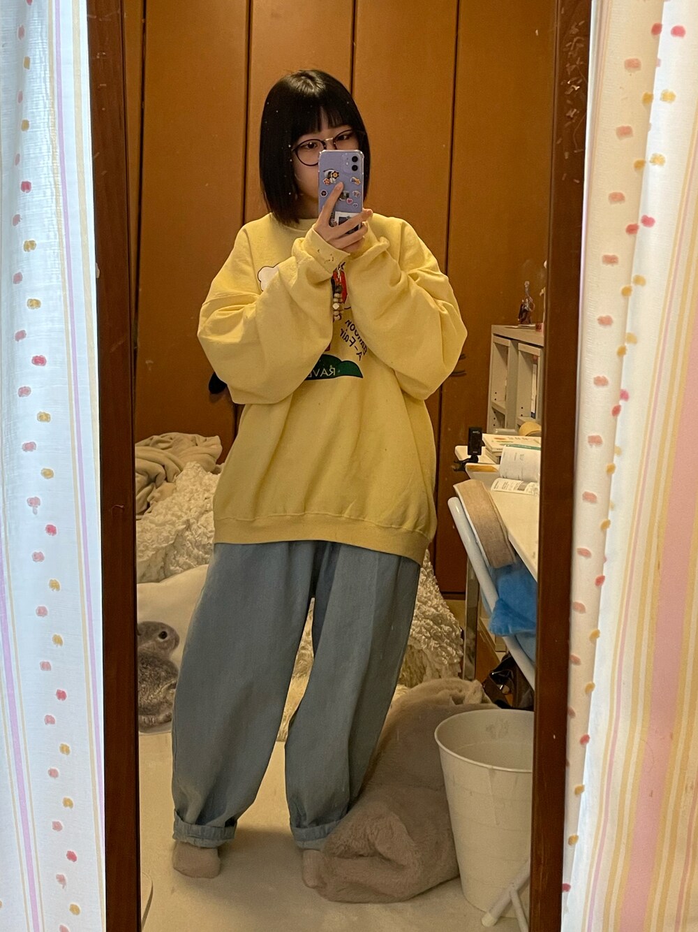 「お洒落さんとつながりたい、秋冬コーデ、ビッグシルエット、古着MIX、古着、古着コーデ、古着好きな人と繋がりたい、いいね、save、フォローお願いします🤑、低身長、低身長コーデ、プチプラ、スウェット、スウェットコーデ、イエロー、冬」｜「古着のアイテム（スウェット、イエロー系）」を使った、るる 🥦低身長コーデ🥬さん（レディース・149cm）の冬コーディネートの1枚目の写真