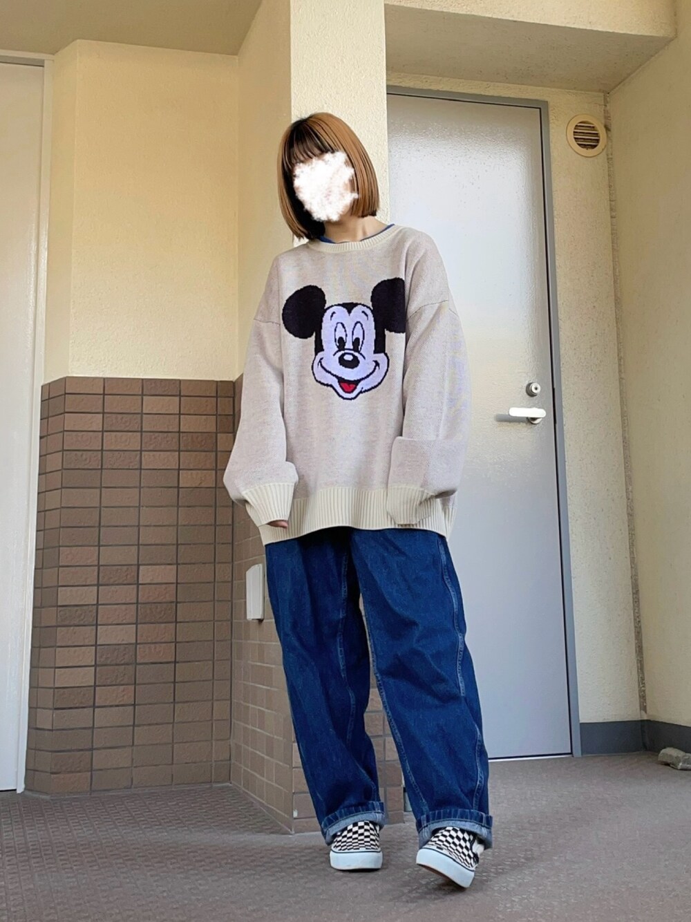 「ゆるコーデ、リラックススタイル、ootd、春カラー、ニット、ゆるニット、いいね、save、フォローお願いします🤑、プチプラ、プチプラコーデ、着回しコーデ、ミッキー、ディズニーコーデ、低身長、低身長コーデ、オトナカワイイ」｜「GUのアイテム（パンツ、ブルー系）」を使った、るる 🥦低身長コーデ🥬さん（レディース・149cm）の冬コーディネートの1枚目の写真