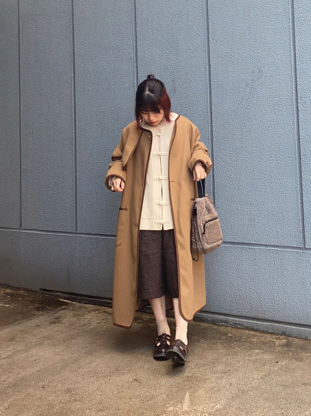「大人カジュアル、おしゃれさんと繋がりたい、今日のコーデ、ゆるコーデ、プチプラ、シンプルコーデ、低身長、きれいめカジュアル、ベージュコーデ、カーディガン、パイピング、いいね、save、フォローお願いします🤑、低身長コーデ、ナチュラル、パンツスタイル」｜「ehka sopoのチャイナ釦カーディガン（カーディガン/ボレロ、ホワイト系）」を使った、るる 🥦低身長コーデ🥬さん（レディース・149cm）の冬コーディネートの1枚目の写真