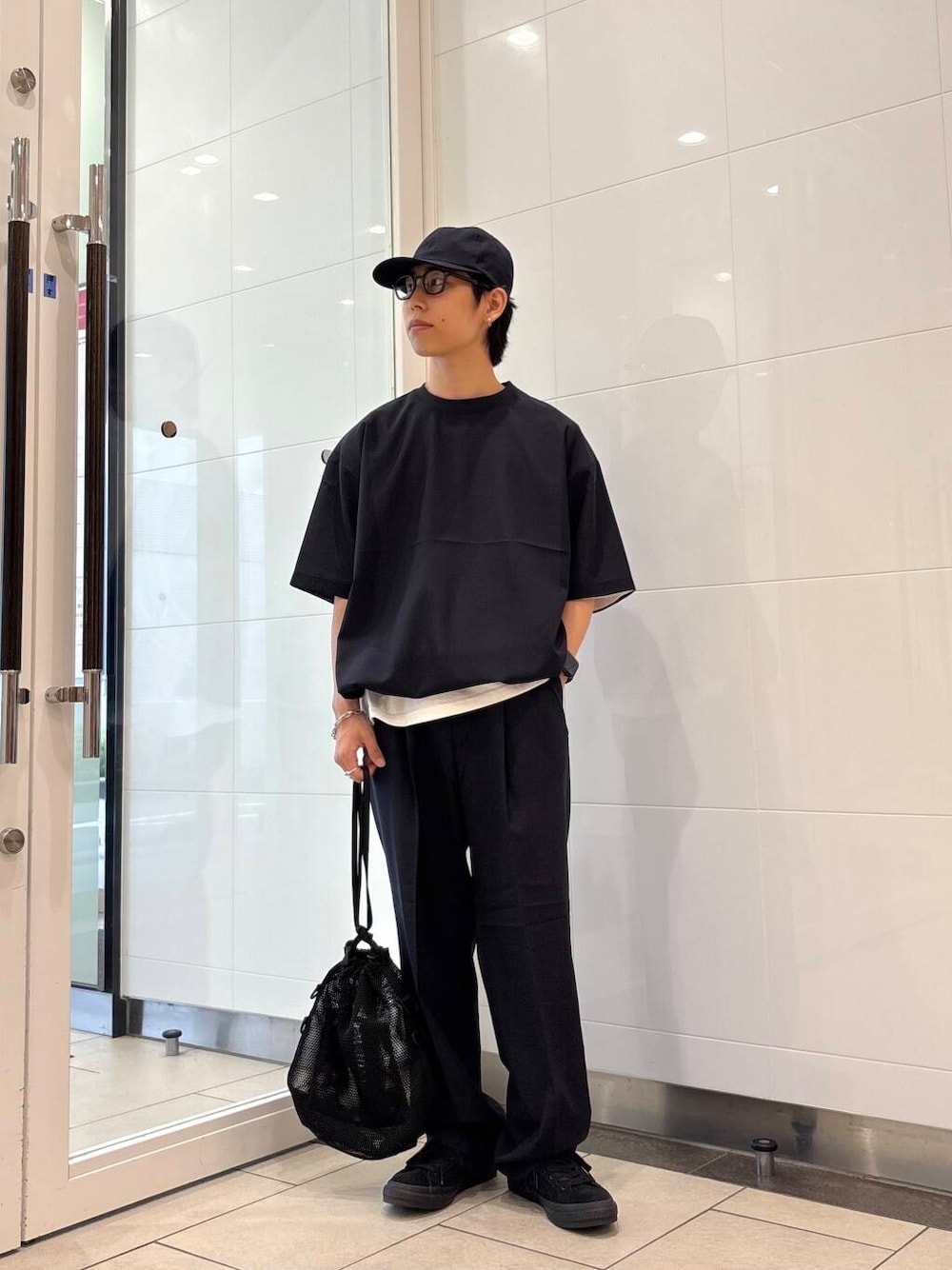 「セットアップ、カジュアル、レイヤードスタイル、低身長、夏コーデ、休日スタイル、フェスコーデ、リラックス、20代、リラックスコーデ、キャップコーデ、アーバンスタイル、メンズスニーカー、きれいめtシャツ、初夏のお出かけコーデ」｜「KIJIMA TAKAYUKIのKIJIMA TAKAYUKI　COTTON GABA 6PANEL CAP（キャップ、ブルー系）」を使った、オタケさん（メンズ・162cm）の春コーディネートの1枚目の写真
