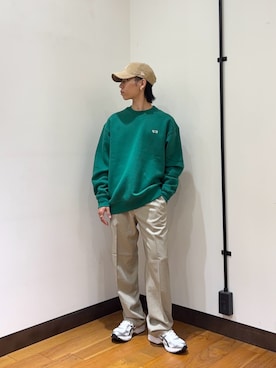 「URBAN RESEARCH DOORS（アーバンリサーチドアーズ）の『XLサイズ/WEB限定』『別注』PENNEYS×DOORS　THE FOX クルーネックスウェット（スウェット、グリーン系）」を使った、オタケさん（メンズ・162cm）の秋コーディネート