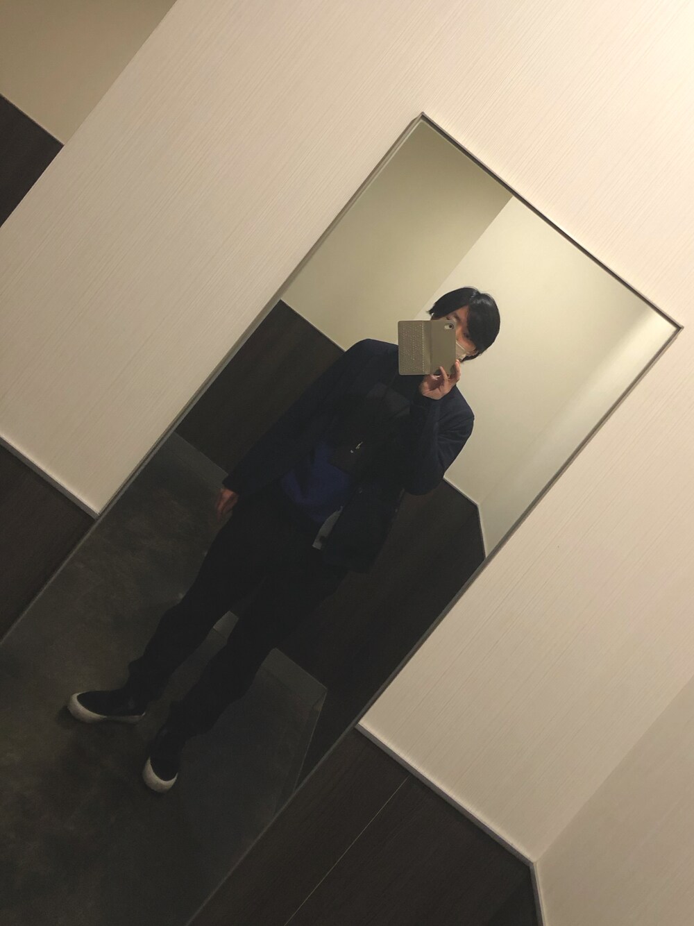 「TheEditor、UNIQLO+J、MSGM、BONAVENTURE、demiurvo」｜「Demiurvoのアイテム（スマホケース/カバー、ベージュ系）」を使った、YUYAさん（メンズ・172cm）の冬コーディネートの1枚目の写真