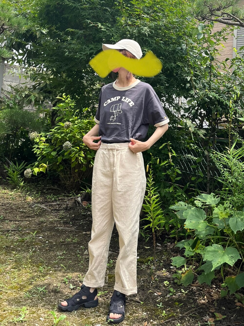 「カジュアル、カジュアルコーデ、ポンプフューリーサンダル」｜「PAR ICIの綿麻ツイル　タックパンツ（その他パンツ、その他）」を使った、おゆきさん（レディース・166cm）の夏コーディネートの1枚目の写真