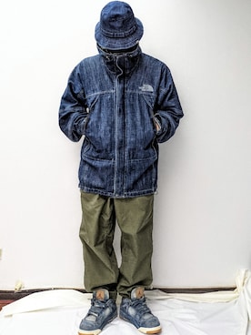 「Levis」｜「アイテム（マウンテンパーカー）」を使った、RoxsoulLeeさん（メンズ・170cm）の夏コーディネート
