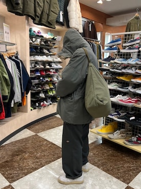 「Engineered Garments（エンジニアードガーメンツ）のアイテム（ショルダーバッグ、グリーン系）」を使った、tyoutyoooさん（メンズ）の秋コーディネート