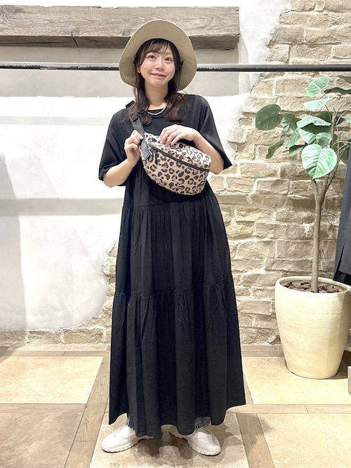 【新品未使用】〈ティミー・ウッズ〉ビーズハンドル付き・黒い木のバッグ 新品未使用】〈ティミー・ウッズ〉ビーズハンドル付き・黒い木のバッグ