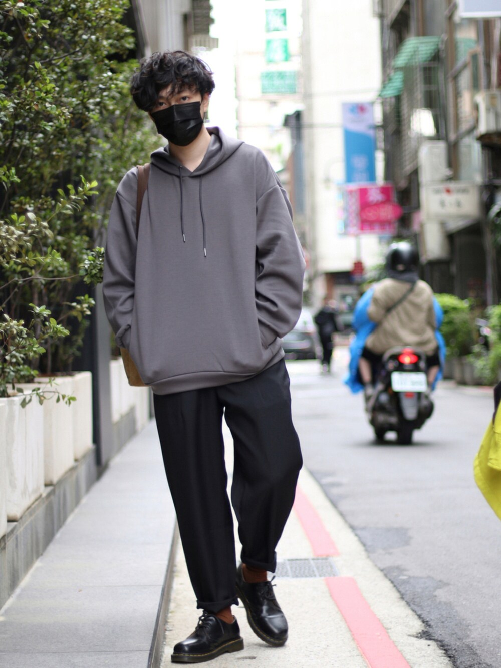 「シンプル、秋のコーデ、冬コーデ、秋コーデ、秋、冬、冬のコーデ、GU」｜「GUのアイテム（Tシャツ/カットソー、グレー系）」を使った、steven313dd さん（メンズ・168cm）の秋コーディネートの1枚目の写真