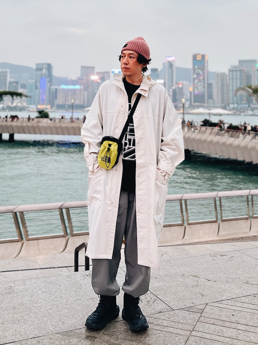 「ootd、menswear、streetstyle、outfit、Hong Kong」｜「UNIQLOのアイテム（ピーコート、ホワイト系）」を使った、- L A I S T Y L E -さん（メンズ・180cm）の冬コーディネートの1枚目の写真