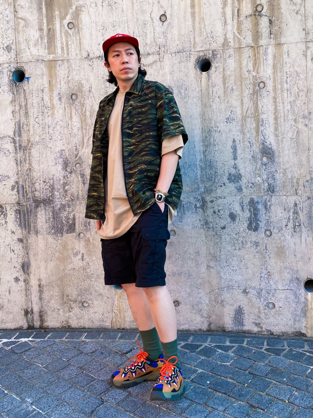 「ootd、menswear、streetstyle、outfit、Hong Kong」｜「VANSのアイテム（キャップ、レッド系）」を使った、- L A I S T Y L E -さん（メンズ・180cm）の秋コーディネートの1枚目の写真