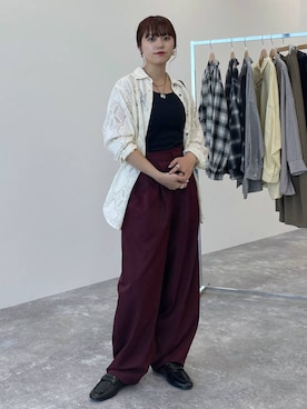 「アイテム（スラックス、レッド系）」を使った、mitaさん（レディース・155cm）の秋コーディネート