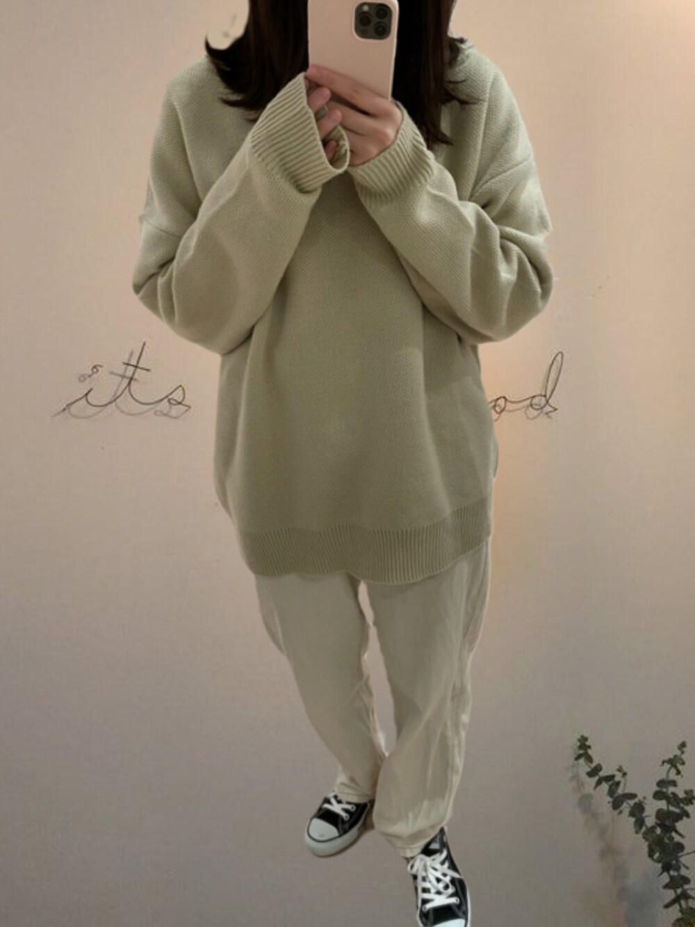 「kutirの【低身長向けXSサイズあり】ハイウエストストレートデニムパンツ（デニムパンツ、ホワイト系）」を使った、akiさん（レディース・158cm）の冬コーディネートの1枚目の写真