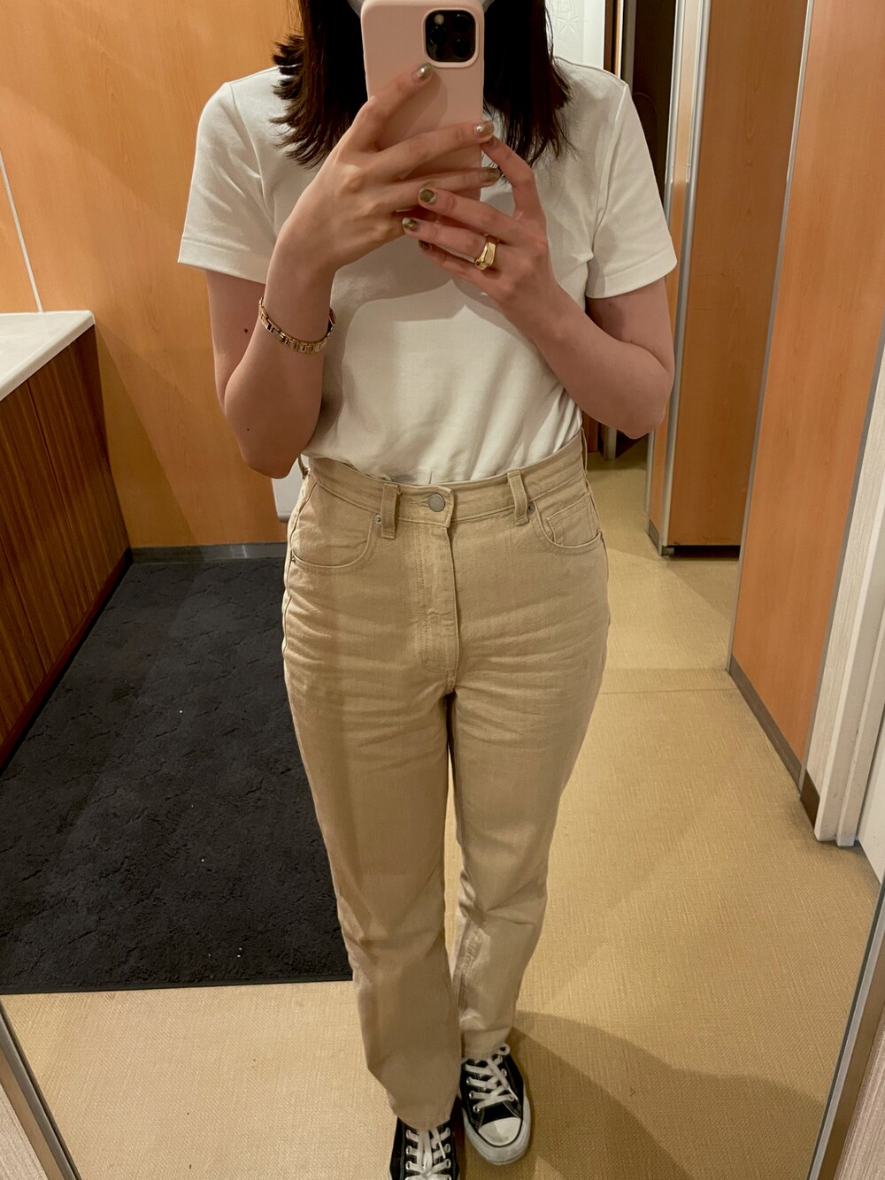「UNIQLOのクルーネックT（半袖）（Tシャツ/カットソー、ホワイト系）」を使った、akiさん（レディース・158cm）の夏コーディネートの1枚目の写真