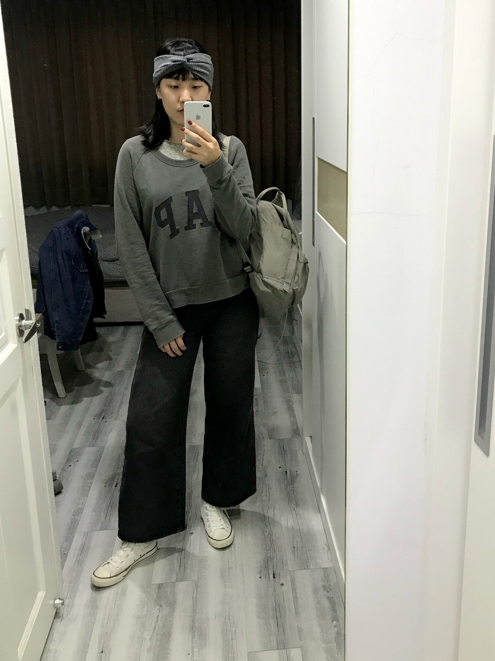 「Bershka、GAP、shirts、genquo、jeans、kanken、CONVERSE1970」｜「Bershkaのアイテム（カチューシャ、グレー系）」を使った、JOANNさん（レディース・173cm）の秋コーディネートの1枚目の写真
