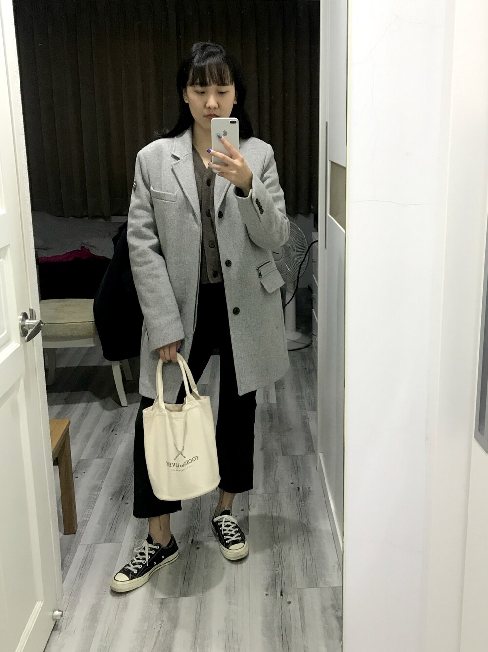 「MUJI、sweater、Overcoat、UNIQLO、jeans、CONVERSE1970、Tools to Liveby、totebag」｜「MUJI Laboのアイテム（ニット/セーター、ブラウン系）」を使った、JOANNさん（レディース・173cm）の冬コーディネートの1枚目の写真