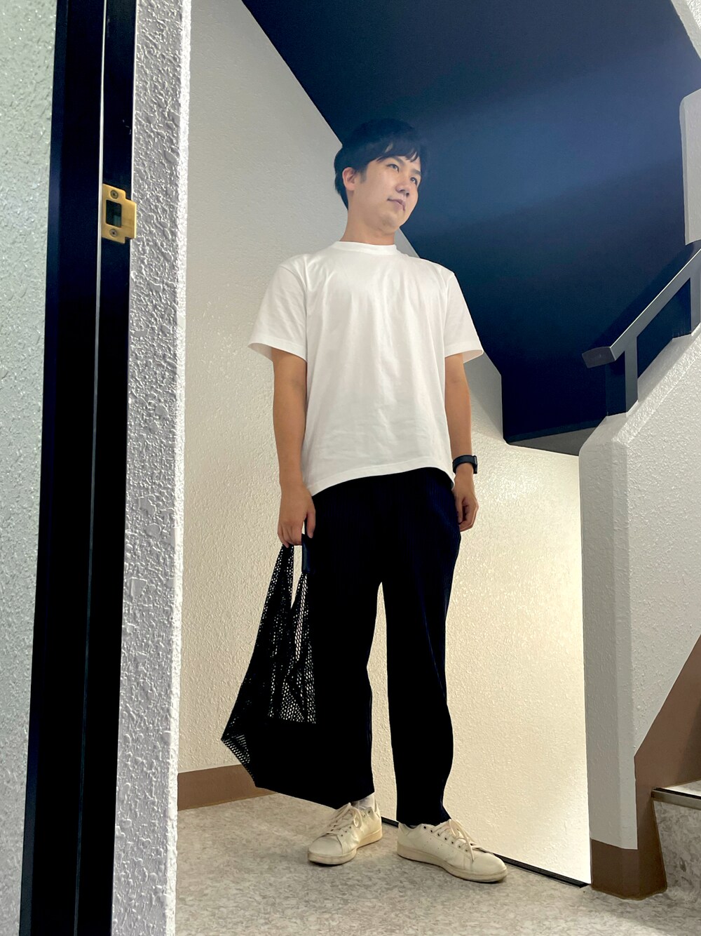 「ねまき、おでかけ、Tシャツ、大人カジュアル、リラックススタイル、シンプルコーデ、夏コーデ」｜「HANESの【HANES】BEEFY パックTシャツ H5180/ヘインズ/ビーフィー/Tシャツ/無地/ヘビーウェイト/ユニセックス（Tシャツ/カットソー、ホワイト系）」を使った、おもちさん（メンズ・178cm）の夏コーディネートの1枚目の写真
