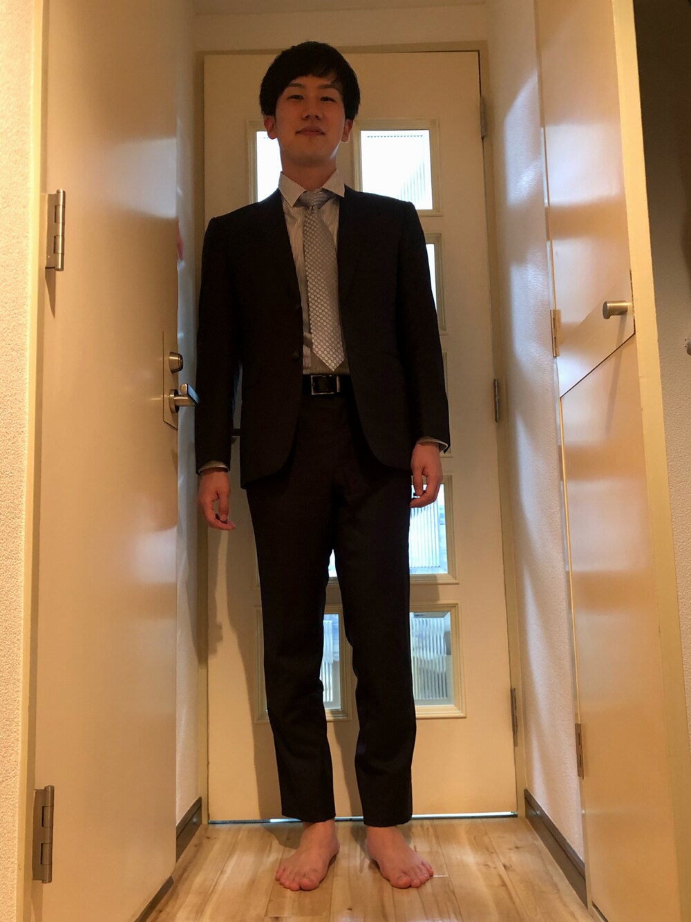 「マコトちゃんヘアー、スーツ、シンプル、おしゃれさんと繋がりたい」｜「GUCCIのGUCCI Ties（ネクタイ、ブルー系）」を使った、おもちさん（メンズ・178cm）の夏コーディネートの1枚目の写真