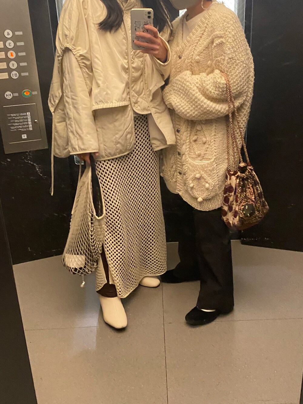 「休日スタイル、春先取り、ゆるコーデ、大人コーデ、おしゃれさんと繋がりたい、着回しコーデ、低身長コーデ、プチプラコーデ、Kastane、しまむら、150cmコーデ、淡色コーデ、淡色女子、ベージュコーデ、古着好きな人と繋がりたい」｜「Kastaneのケーブルニットボリュームカーディガン（カーディガン/ボレロ、ホワイト系）」を使った、irohaさん（レディース・150cm）の冬コーディネートの1枚目の写真