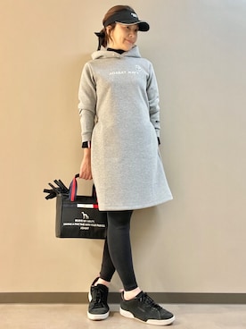 「adabat（アダバット）の【ADABAT NAVY】長袖フーディワンピース（ワンピース、グレー系）」を使った、maicoさん（レディース・156cm）の秋コーディネート