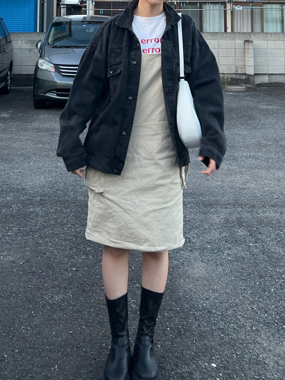 「ワンピース、サイドゴアブーツ、ブーツ、デニムジャケット、ワンピーススタイル、おしゃれさんと繋がりたい、いいね、save、フォローお願いします🤑、大人カジュアル、休日スタイル、いいね返し」｜「ZARAのアイテム（ワンピース/ドレス、ベージュ系）」を使った、フウカさん（レディース・161cm）の秋コーディネートの1枚目の写真