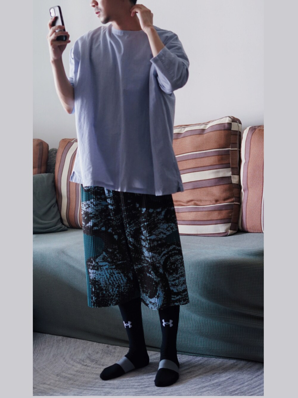 「ootd、夏、休闲、日系极简」｜「UNDER ARMOURのアイテム（ソックス/靴下、ブラック系）」を使った、DCさん（メンズ・178cm）の夏コーディネートの1枚目の写真